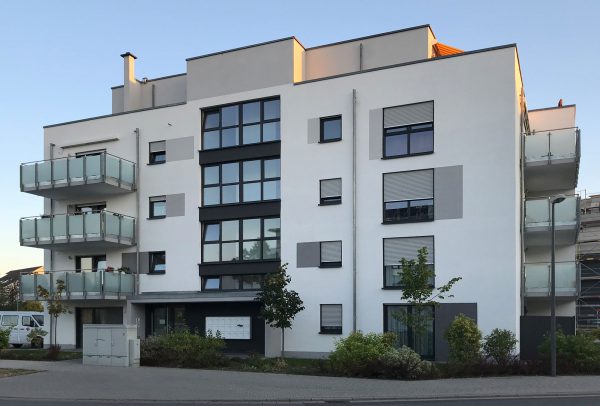 Integriertes Betreutes Wohnen von B&X und DRK in Ludwigshafen Melm - Straßenansicht des barrierefreien Wohngebäudes